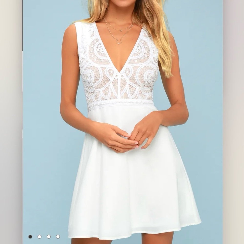 NWT Lulus Florentia White‎ Crochet Lace Chiffon Flare Sleeve Skater Dress MEDIUM